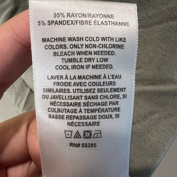 Express Grey Relaxed Short Sleeve V-Neck Tee Size Small - Picture 7 of 10